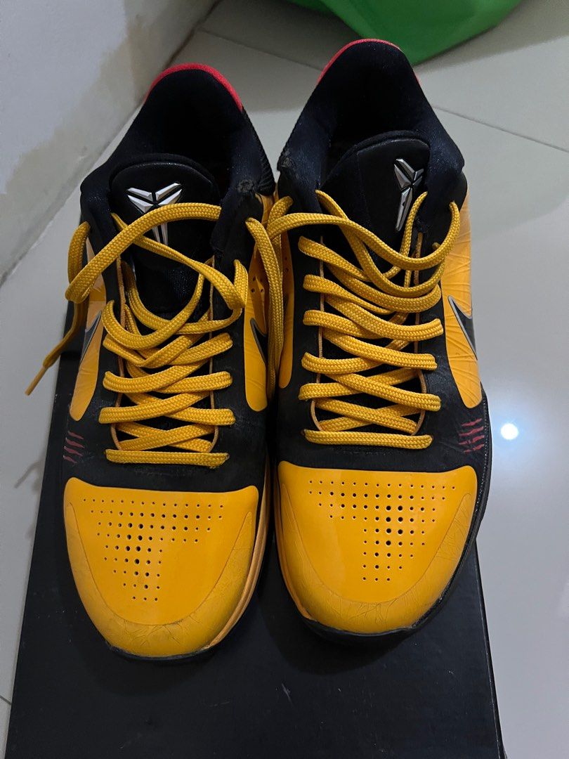 For sale!!! (Category: Sneakers) located in Bulacan. Submitted by lorenzhags (Listing ID 1387157901, Image 1). Description: For sale!!! Kobe V Protro Bruce Lee Size 9 with box Used, may sole sep and creases (see pics) May sockliner tear din 5k plus sf.