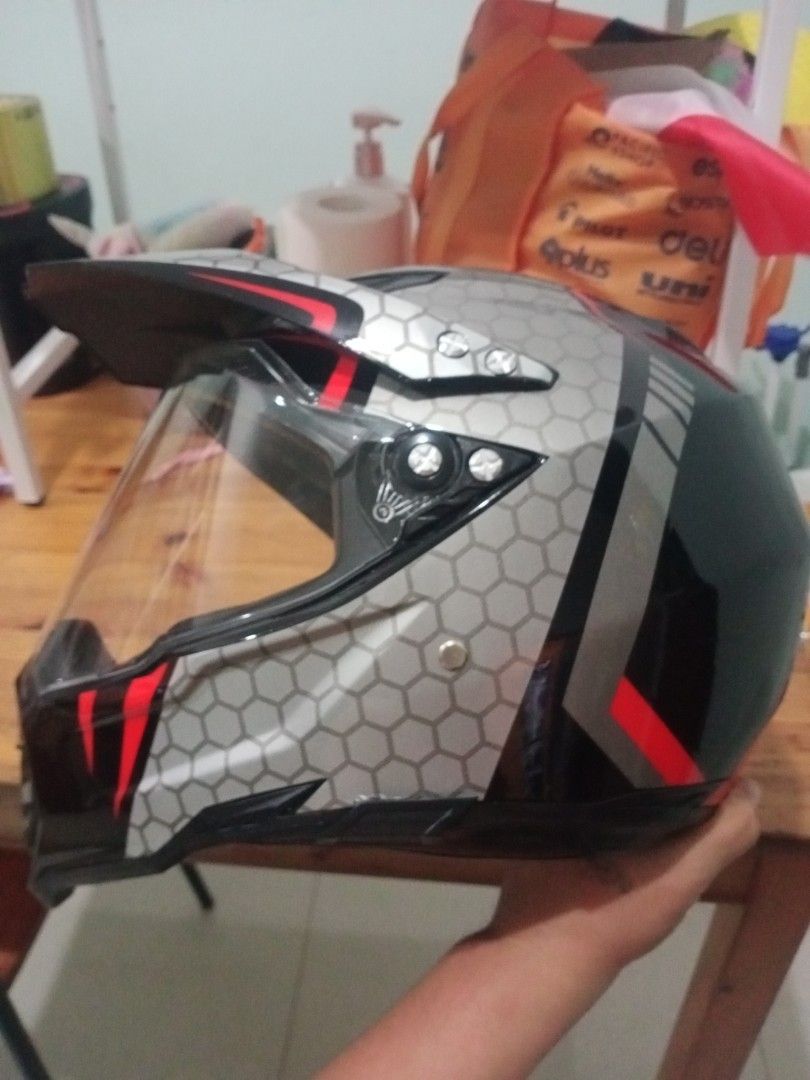 Full face (Category: Motorcycle Accessories) located in Singapore. Submitted by fendiz2801 (Listing ID 1387090988, Image 3). Description: just used twice have a minor scratch at the back. .