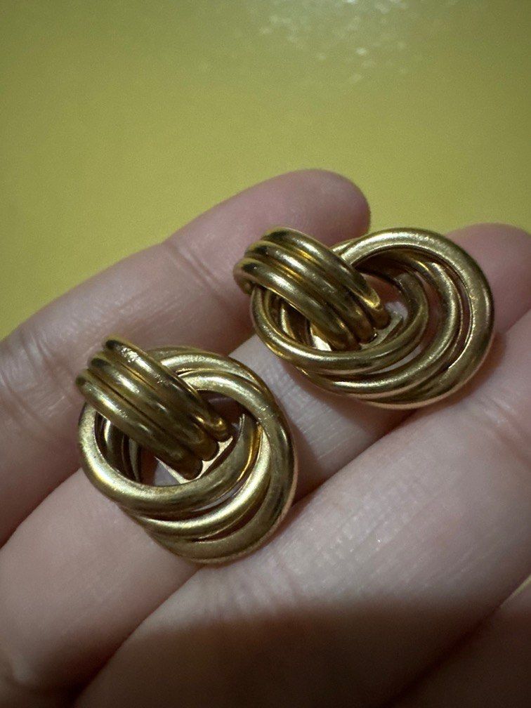 Gold Fashion Earrings (Category: Earrings) located in Makati City. Submitted by _mypreloveditems (Listing ID 1387118228, Image 2). Description: Decluttering.