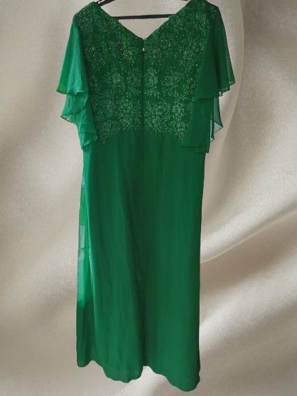 GOWN for Wedding Principal Sponsor/ Ninang "Plus Size" (Category: Evening dresses & gowns) located in Bulacan. Submitted by fairandfourcorner (Listing ID 1387002394, Image 3). Description: ❤️OFFER YOUR PRICE❤️ 💃 With embroidery & Crystal Glass Rhinestone Embellishments FLAWS: Few rhinestones were detached as expected on a used gown but barely noticeable Please click picture for item details and swipe left to see photos.