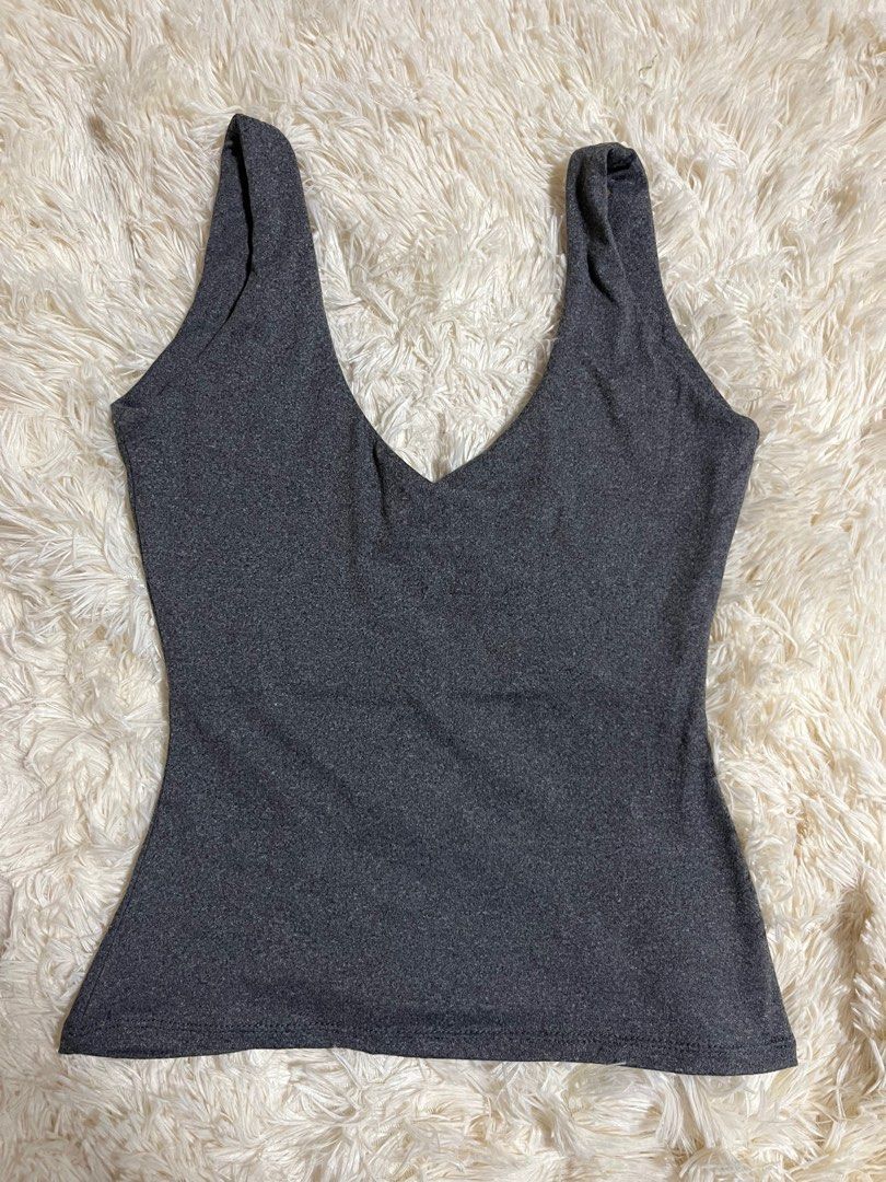 Gray Tank Top (Category: Sleeveless) located in Taguig. Submitted by mafrd (Listing ID 1387047574, Image 1). Description: .