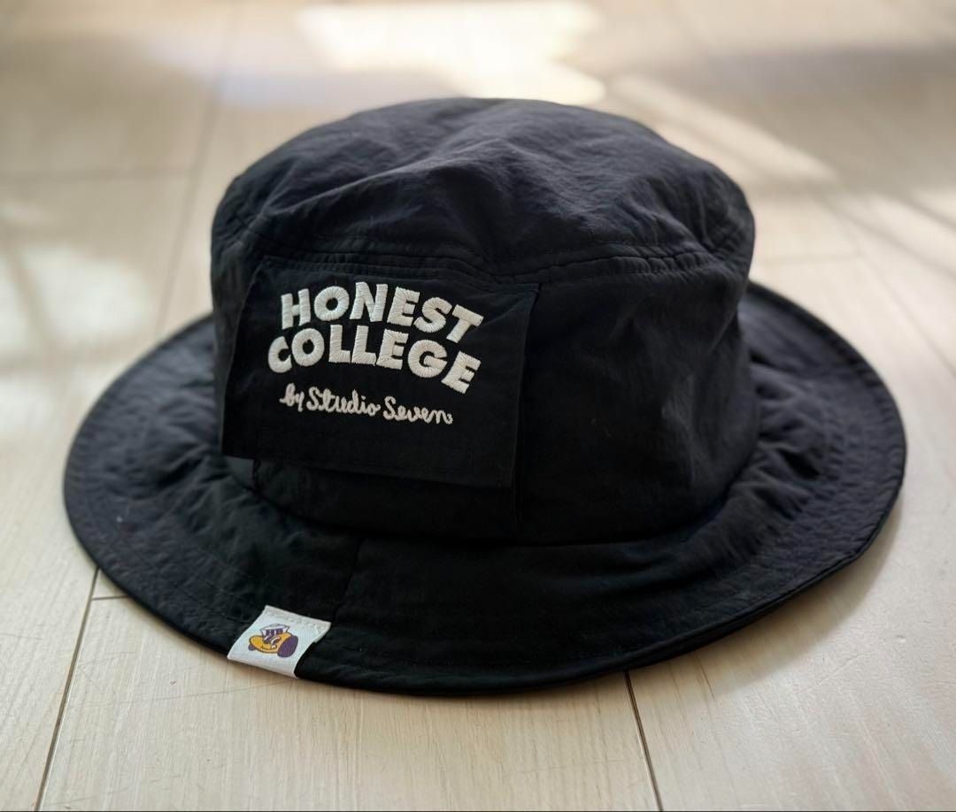 GU Honest College Bucket Hat [Black] (Category: Caps & Hats) located in Angeles City. Submitted by simon_02 (Listing ID 1387105037, Image 1). Description: Please refrain from purchasing if you are sensitive as this is a second-hand item. Product Color May Slightly Vary Due to Photographic Lighting Sources.