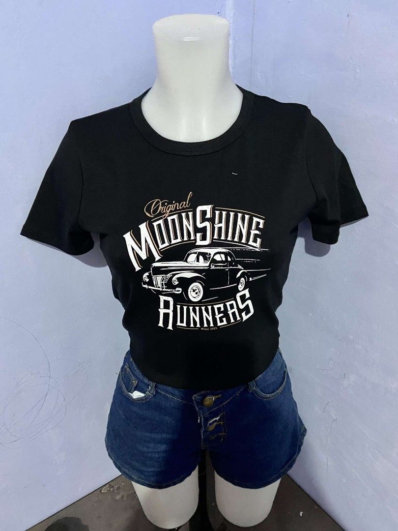 H&M Divided Black Semi-Crop Top [brand new with tag] (Category: Shirts) located in Malabon City. Submitted by poppin_star (Listing ID 1387072079, Image 2). Description: 🌱 Authentic, High quality 🌱 Size: Small - Medium 🌱 MOP: Gcash, GoTyme Bank 🌱 MOD: Lalamove, Grab, J&T.