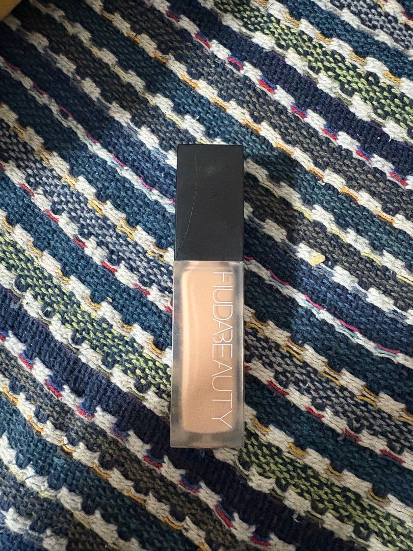 Huda Beauty Luminous Matte Concealer (Category: Makeup) located in Cebu City. Submitted by barelyblushed (Listing ID 1386981916, Image 1). Description: shade: 3.1B Vanilla Swirl 🍦 used 5x only Scratched cap (barely noticeable) No leaking or whatsoever.