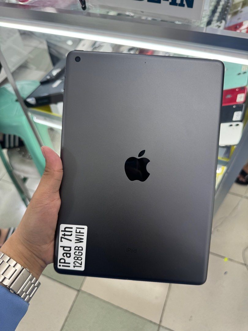 iPad 7th Gen 128GB Wifi No Issue Secondhand (Category: iPad) located in Pasig City. Submitted by FarAndRayShop (Listing ID 1386982582, Image 1). Description: OPEN FOR SWAP/SELLING/BUYING (RFS: Buy and Sell) Price: 10,499 iPad 7TH GEN 128GB •WIFI •NO HIDDEN ISSUES •TEST TO SAWA •Authentic Phone Physical store in Greenhills Shopping Center XD-13 Stall Number Look For Rayray Or Anika NO CASH INSTALLMENT We are open also for : *CREDITCARD INSTALLMENT