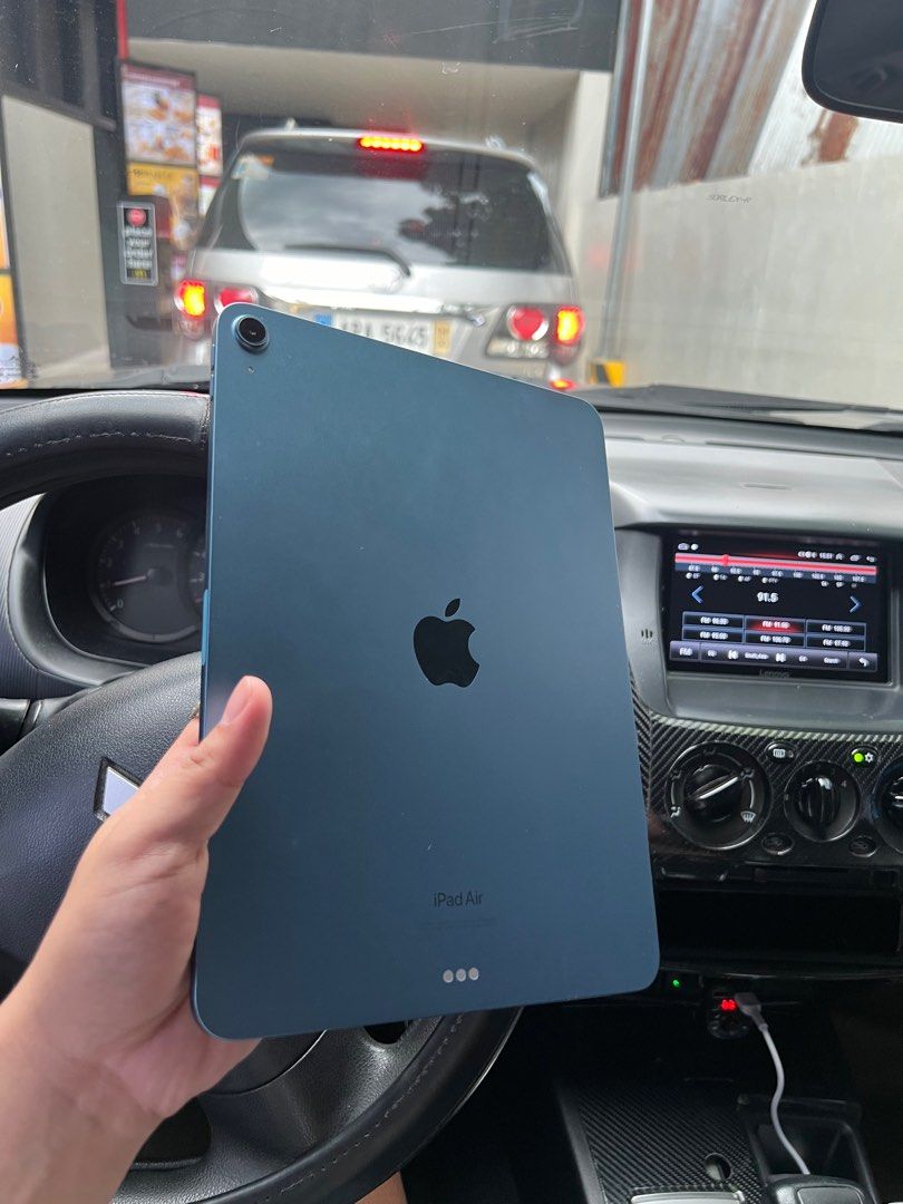 Ipad air 5 64gb M1 (Category: iPad) located in Quezon City. Submitted by tyler8. (Listing ID 1386998843, Image 2). Description: Ipad air 5 64gb M1 chip - 16,500 Open for swap (Ios) Honest issue Fingerprint not working due to update other than that wala naman na any issue. It comes with type c cord from apple, goojodoq pen. Open for meetup within metro manila. .