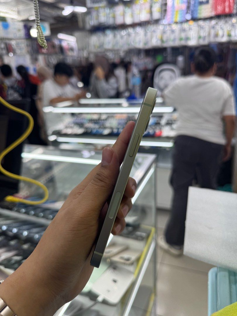 iPhone 12 128GB Factory Unlock No Issue Secondhand (Category: iPhone 12 Series) located in Pasig City. Submitted by FarAndRayShop (Listing ID 1386980885, Image 2). Description: OPEN FOR SWAP/SELLING/BUYING (RFS: Buy and Sell) Price: 14,999 iPhone 12 128GB •Factory Unlock •NO HIDDEN ISSUES •TEST TO SAWA •Authentic Phone Physical store in Greenhills Shopping Center XD-13 Stall Number Look For Rayray Or Anika NO CASH INSTALLMENT We are open also for