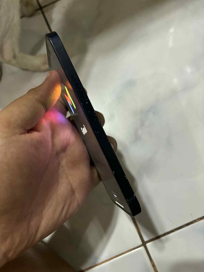 Iphone 12 (Category: iPhone 12 Series) located in Pasay City. Submitted by jhaysonbarron192 (Listing ID 1387016999, Image 3). Description: Swap or sell Iphone 12 64gb fu no issue 71%batt dents lng pasay loc.