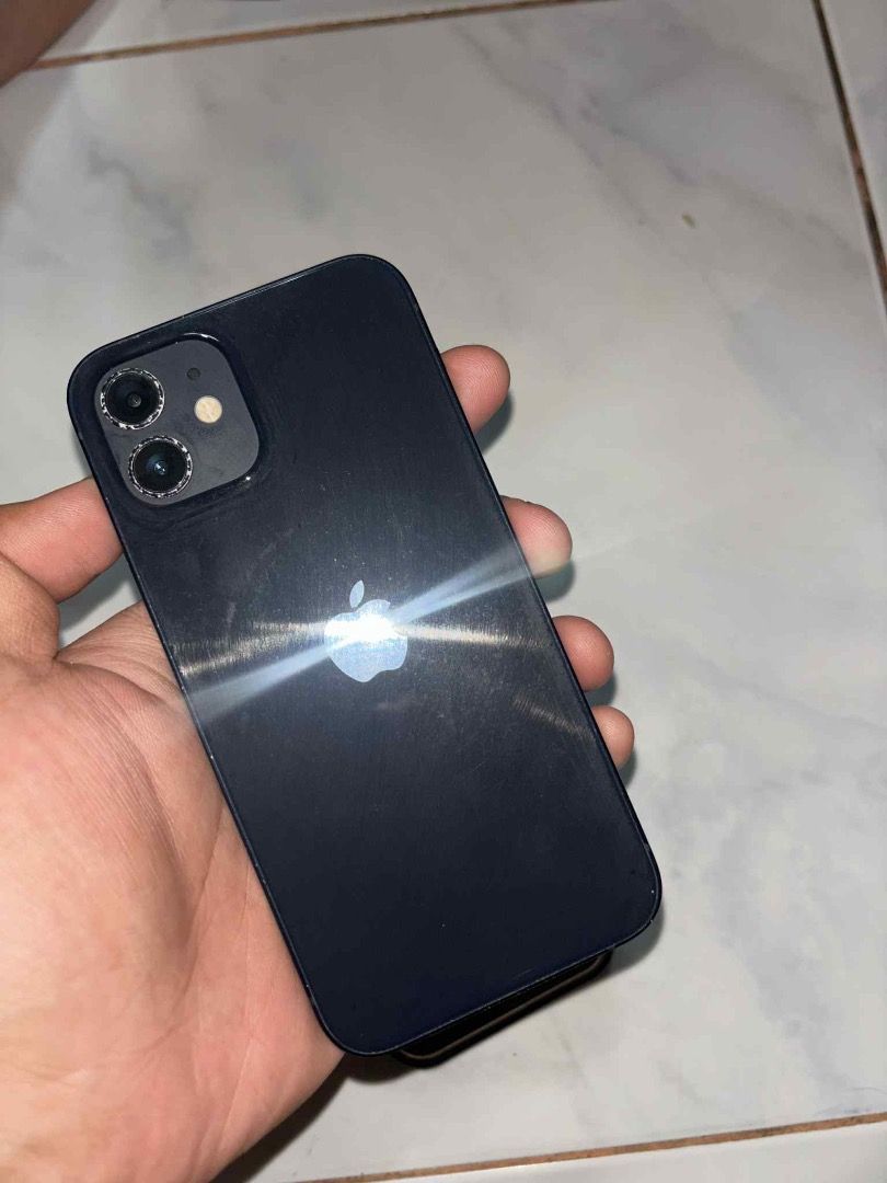 Iphone 12 (Category: iPhone 12 Series) located in Pasay City. Submitted by jhaysonbarron192 (Listing ID 1387016999, Image 2). Description: Swap or sell Iphone 12 64gb fu no issue 71%batt dents lng pasay loc.