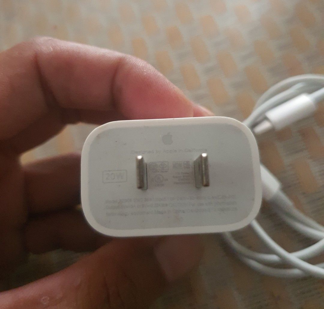 iPhone Charger Adaptor and cable 20W type C and type C to Lightning (Category: Chargers & Cables) located in Manila. Submitted by mobilelegendsmythic (Listing ID 1386979946, Image 3). Description: 850 nalang set na both original 20 W adaptor and cable galing po mismo sa unit ung cable , yung adaptor galing sa ipad. original po yan . used but good condition.