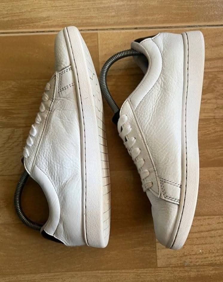 Lacoste green logo white shoes (Category: Sneakers) located in Tuguegarao City. Submitted by bili_naph (Listing ID 1387095120, Image 3). Description: ☆ Lacoste green logo white shoes ☆ Women's US7 or EU38 ☆ 24cm ☆ Normal signs of use, very minimal heeldrag ☆ Retails expensive ☆ P1,250.00 only ☆ This is a great steal!.