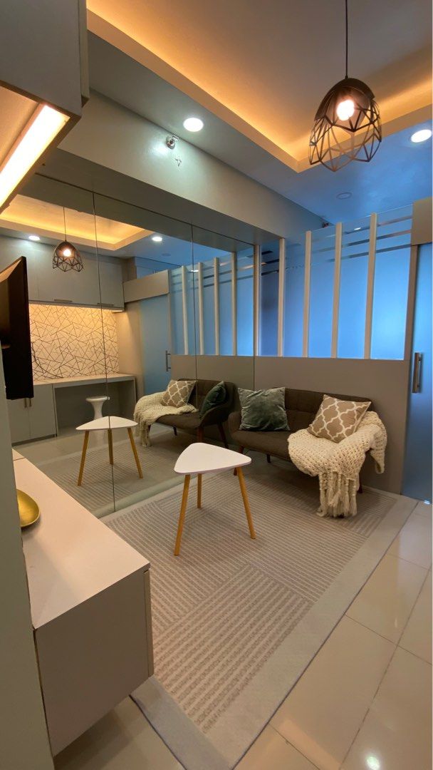 Light Residences 1BR Unit Fully Furnished (Category: Apartments & Condos) located in Pasig City. Submitted by shopping24.7 (Listing ID 1387124741, Image 2). Description: 📍BONI MANDALUYONG CITY (Near MRT EDSA) 💟 Fully Furnished Brand New Inverter Aircon Flat Screen TV 15+ Storage Cabinets (Kitchen Area, Bathroom, Living Room, Bedroom) Built In Ceiling to Floor Wardrobe 🥏 Amenities 24/7 Security Pool Access Gym Access SMDC Light Mall (Grocery, C