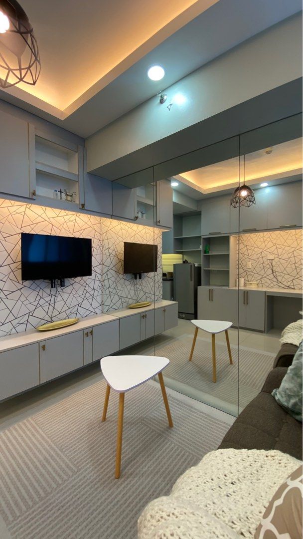 Light Residences 1BR Unit Fully Furnished (Category: Apartments & Condos) located in Pasig City. Submitted by shopping24.7 (Listing ID 1387124741, Image 1). Description: 📍BONI MANDALUYONG CITY (Near MRT EDSA) 💟 Fully Furnished Brand New Inverter Aircon Flat Screen TV 15+ Storage Cabinets (Kitchen Area, Bathroom, Living Room, Bedroom) Built In Ceiling to Floor Wardrobe 🥏 Amenities 24/7 Security Pool Access Gym Access SMDC Light Mall (Grocery, C