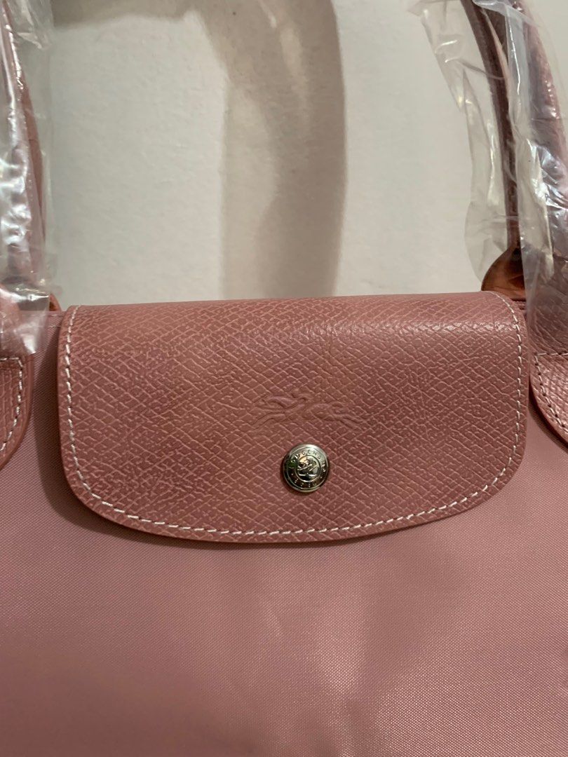 Longchamp Large Club (Category: Luxury Bags & Wallets) located in Manila. Submitted by jam.deals (Listing ID 1387066231, Image 3). Description: For Sale: Longchamp Le Pliage Club Large Tote (Petal Pink CW) ✅ 100% Authentic ✅ Brand new ✅ Excellent condition – no issues Inclusions: • Longchamp dust bag • Paper bag • Protective plastic 💼 Price: ₱5,500+ SF For faster transactions, please contact me at: 0952 442 1386 (Limit reached here, I may not be