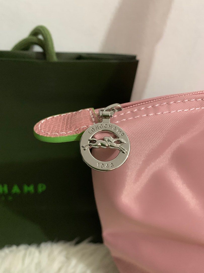 Longchamp Large Club (Category: Luxury Bags & Wallets) located in Manila. Submitted by jam.deals (Listing ID 1387066231, Image 2). Description: For Sale: Longchamp Le Pliage Club Large Tote (Petal Pink CW) ✅ 100% Authentic ✅ Brand new ✅ Excellent condition – no issues Inclusions: • Longchamp dust bag • Paper bag • Protective plastic 💼 Price: ₱5,500+ SF For faster transactions, please contact me at: 0952 442 1386 (Limit reached here, I may not be