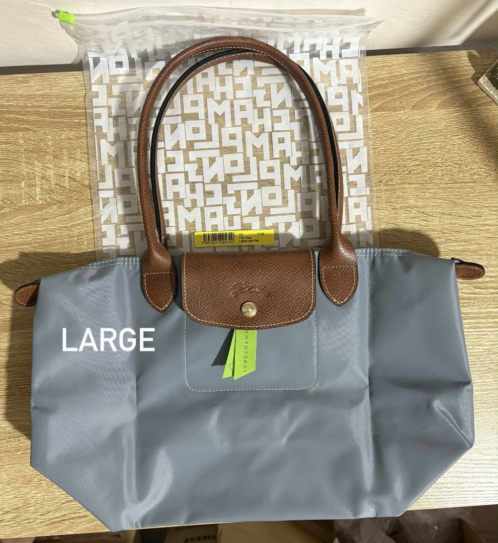 Longchamp le pliage large longhandle (Category: Luxury Bags & Wallets) located in Bauang. Submitted by chictine (Listing ID 1387047246, Image 2). Description: longchamp le pliage large longhandle Brandnew Comes with carecard, polybag and paperbag Source from Europe 💯% Original or moneyback ✅Cop/Cod accepted ✅Open for layaway 📍bauang, la union.