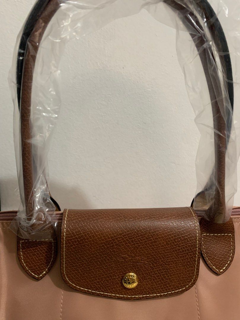 Longchamp Medium Classic (Category: Luxury Bags & Wallets) located in Manila. Submitted by jam.deals (Listing ID 1387065375, Image 3). Description: For Sale: Longchamp Le Pliage Classic Medium Tote (Rosethe CW) ✅ 100% Authentic ✅ Brand new ✅ Excellent condition – no issues Inclusions: • Longchamp dust bag • Paper bag • Protective plastic 💼 Price: ₱5,000+ SF For faster transactions, please contact me at: 0952 442 1386 (Limit reached here, I may n