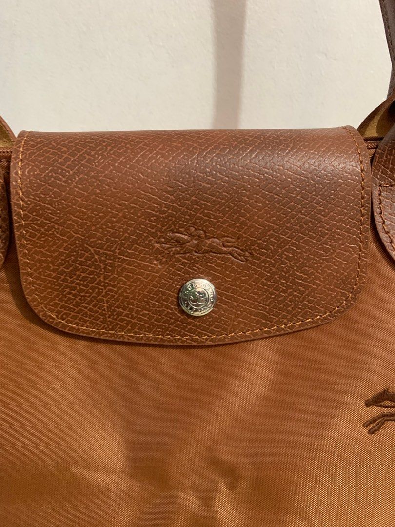 Longchamp Medium Club (Category: Luxury Bags & Wallets) located in Manila. Submitted by jam.deals (Listing ID 1387066038, Image 3). Description: For Sale: Longchamp Le Pliage Club Medium Tote (Cognac CW) ✅ 100% Authentic ✅ Brand new ✅ Excellent condition – no issues Inclusions: • Longchamp dust bag • Paper bag • Protective plastic 💼 Price: ₱5,500 + SF For faster transactions, please contact me at: 0952 442 1386 (Limit reached here, I may not be 