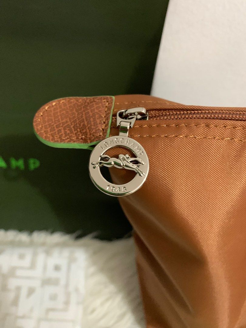Longchamp Medium Club (Category: Luxury Bags & Wallets) located in Manila. Submitted by jam.deals (Listing ID 1387066038, Image 2). Description: For Sale: Longchamp Le Pliage Club Medium Tote (Cognac CW) ✅ 100% Authentic ✅ Brand new ✅ Excellent condition – no issues Inclusions: • Longchamp dust bag • Paper bag • Protective plastic 💼 Price: ₱5,500 + SF For faster transactions, please contact me at: 0952 442 1386 (Limit reached here, I may not be 