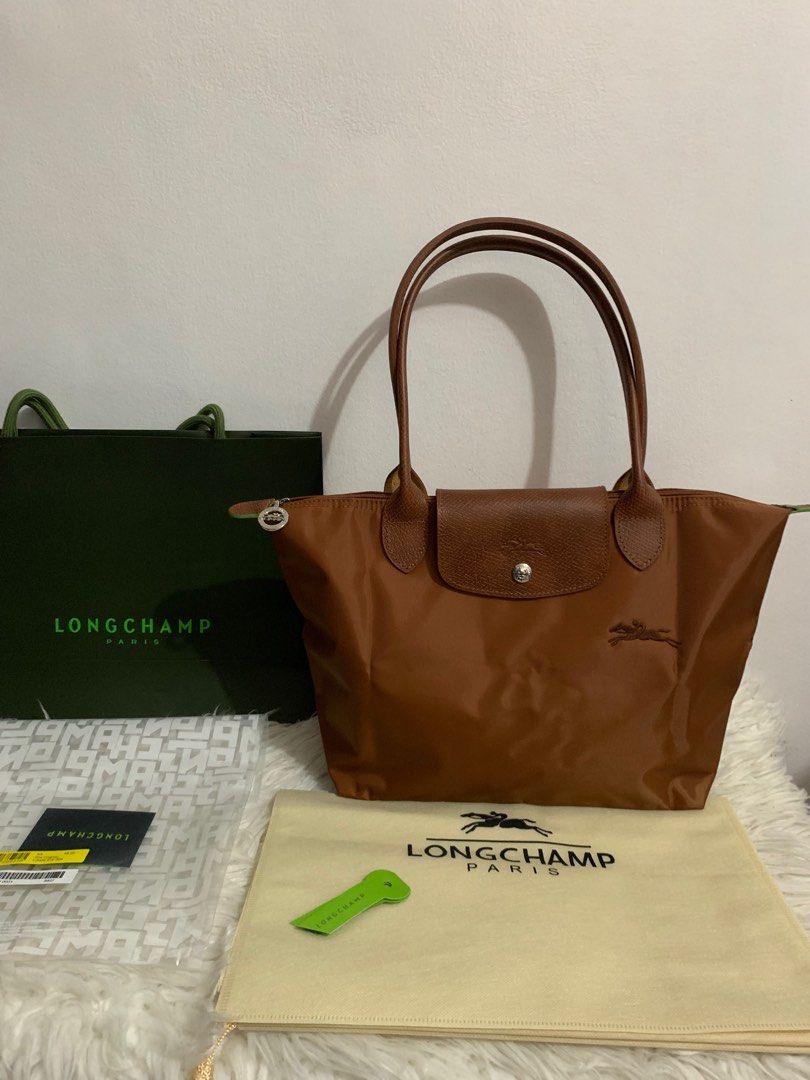 Longchamp Medium Club (Category: Luxury Bags & Wallets) located in Manila. Submitted by jam.deals (Listing ID 1387066038, Image 1). Description: For Sale: Longchamp Le Pliage Club Medium Tote (Cognac CW) ✅ 100% Authentic ✅ Brand new ✅ Excellent condition – no issues Inclusions: • Longchamp dust bag • Paper bag • Protective plastic 💼 Price: ₱5,500 + SF For faster transactions, please contact me at: 0952 442 1386 (Limit reached here, I may not be 