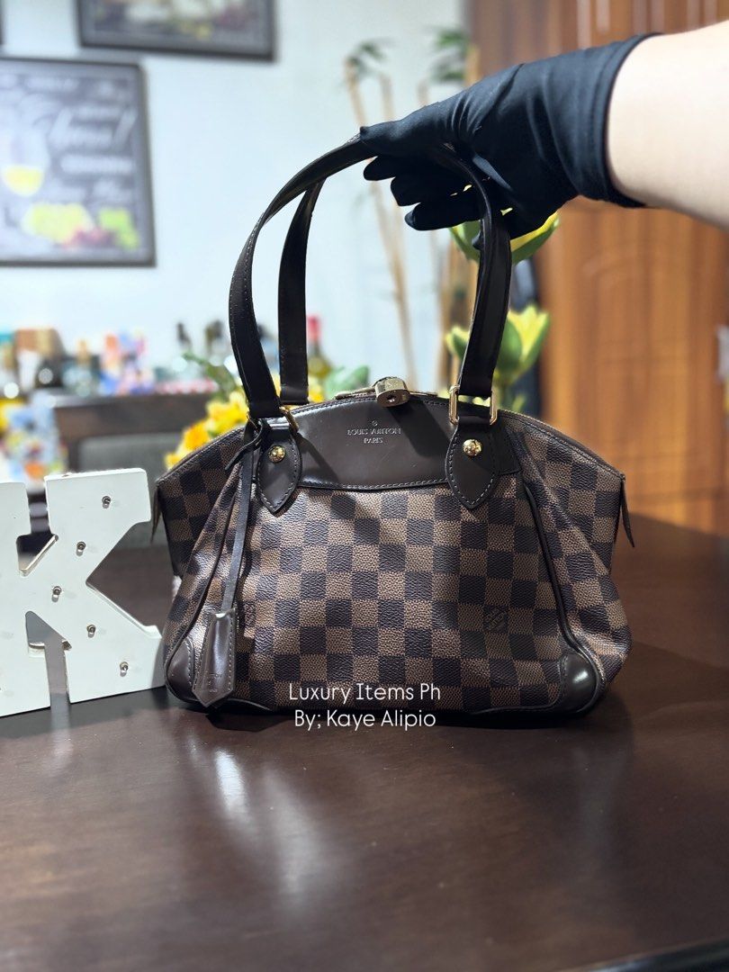 LV Verona Pm Size (Category: Luxury Bags & Wallets) located in Las Pinas. Submitted by luxuryitemsphby.kayealipio (Listing ID 1387045437, Image 1). Description: 📌Preloved 📌Condition 8/10 📌inclusions; Lock and Keys Detailed dimensions: Width: 11.0 inches (28 cm) Height: 8.3 inches (21 cm) Depth: 6.3 inches (16 cm) Handle drop: 6.7 inches (17 cm) Additional Information: The Verona PM is a classic tote bag style with a zip top closure, double fla