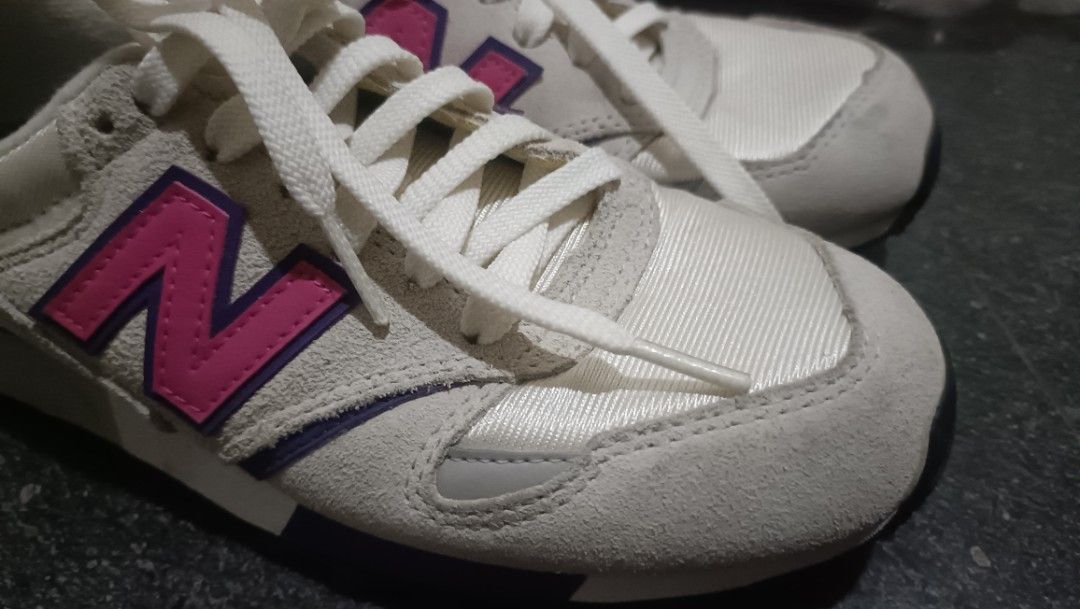 New Balance 474 (authentic) (Category: Sneakers) located in Quezon City. Submitted by MsMars (Listing ID 1387032563, Image 2). Description: Preloved authentic RFS: declutter.
