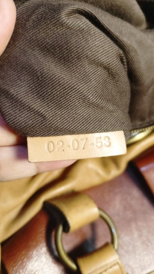 Original Vintage Chloe bag from japan (Category: Luxury Bags & Wallets) located in Manila. Submitted by osaze_27japanbags (Listing ID 1386980886, Image 3). Description: Sale‼️ Sale‼️ Original Vintage chloe bag from japan sign of wear L33cm x H20cm with code kindly pm me.