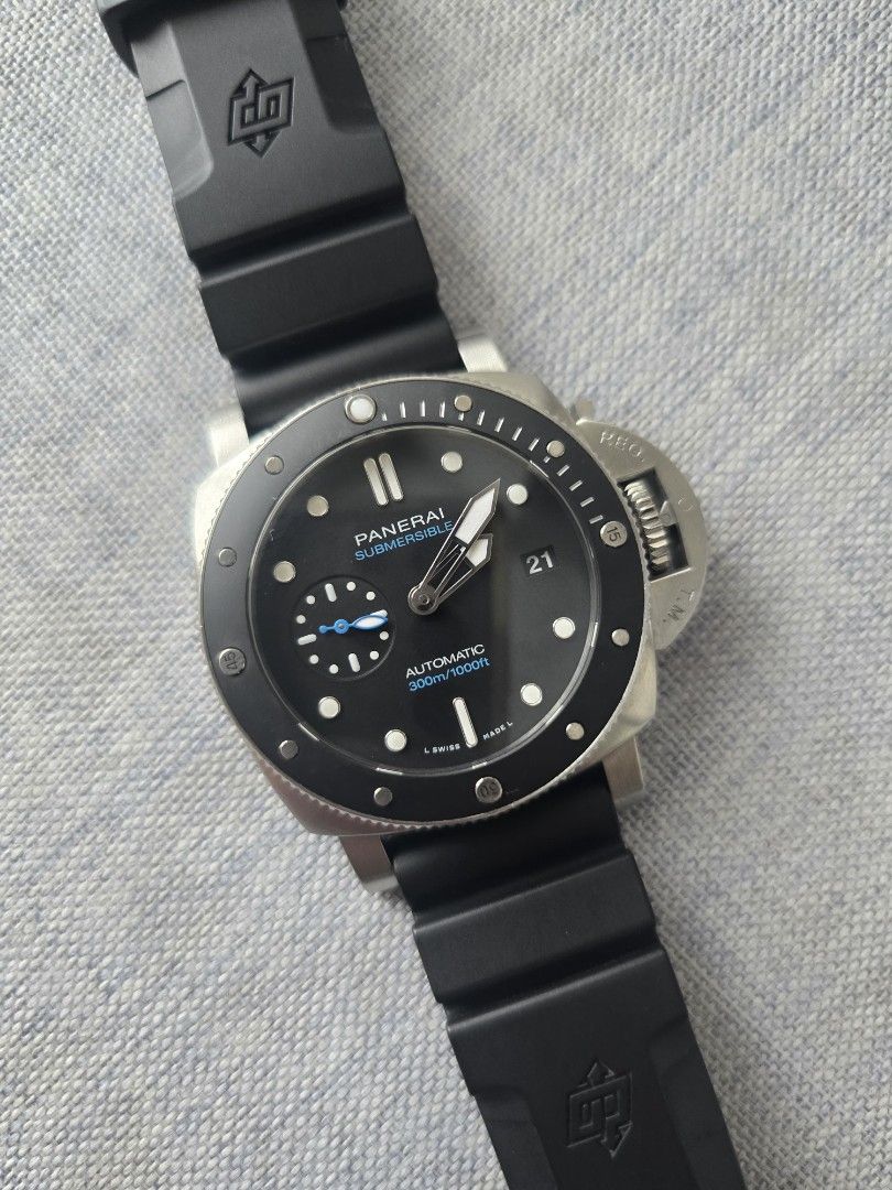Panerai 683 (Category: Luxury Watches) located in Mandaluyong City. Submitted by 88nac (Listing ID 1386977774, Image 1). Description: 415k For Sale: Panerai Submersible 42mm Black Dial Full set 2021 Foreign AD 9.8/10 condition PM for inquiries.
