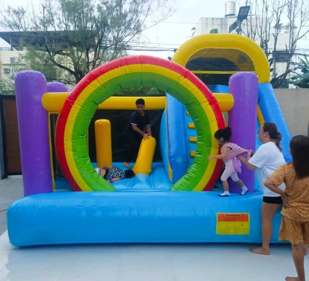 PVC inflatable playground slide (Category: Infant Playtime) located in Manila. Submitted by prettyme101395 (Listing ID 1387051324, Image 1). Description: used once Orig price 65k PVC material heavy duty ung material nya kagaya ng sa kidzoona inflatable kaya kaht adult kaya.