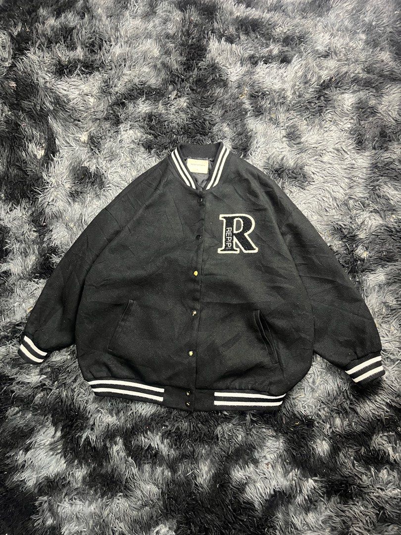 REPIPI AMARIO JAPANESE WOOL VARSITY JACKET (Category: Activewear) located in Cavite. Submitted by toyofinds (Listing ID 1387027320, Image 2). Description: REPIPI AMARIO JAPANESE WOOL VARSITY JACKET DIMES ⤵️ Width - 27 Length - 27 Sleeves - 18 ₱850.