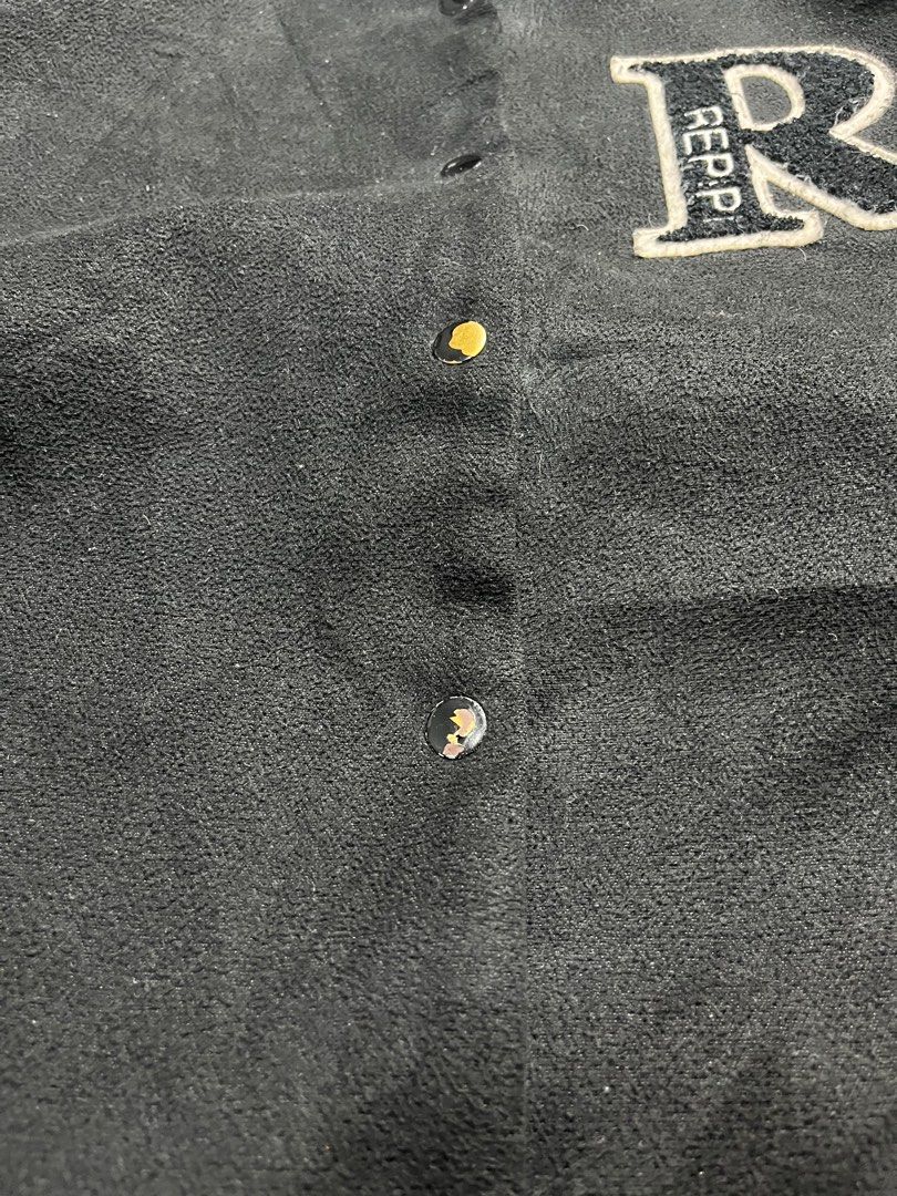 REPIPI AMARIO JAPANESE WOOL VARSITY JACKET (Category: Activewear) located in Cavite. Submitted by toyofinds (Listing ID 1387027320, Image 3). Description: REPIPI AMARIO JAPANESE WOOL VARSITY JACKET DIMES ⤵️ Width - 27 Length - 27 Sleeves - 18 ₱850.