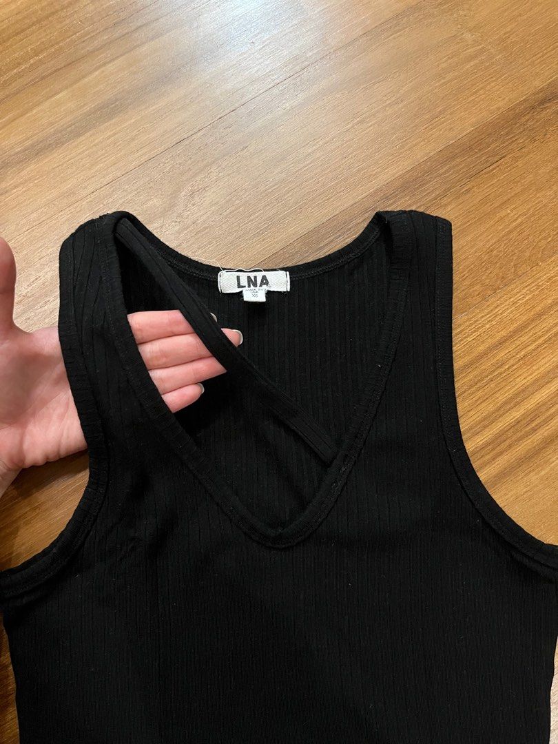 Singlets top (Category: Sleeveless) located in Kuala Lumpur. Submitted by chiew_910 (Listing ID 1387118165, Image 2). Description: .