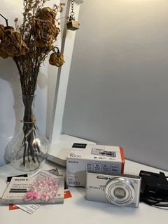 (Category: ) located in . Submitted by nini.decluttering (Listing ID 1387115721, Image 1). Description: .