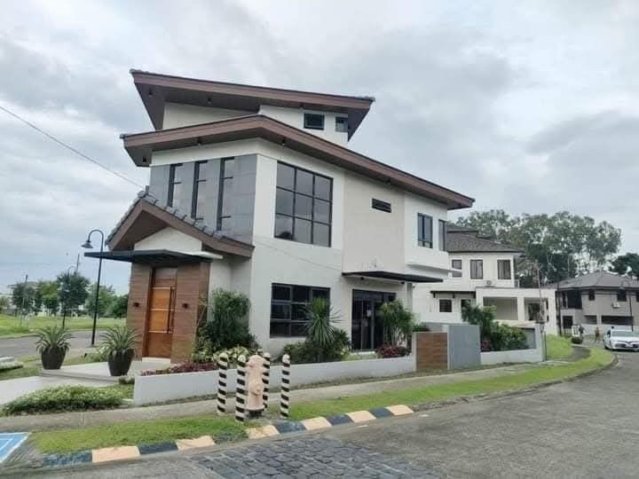 South Forbes Silang near Nuvali (Category: House & Lot) located in Carmona. Submitted by jylistings (Listing ID 1387113708, Image 1). Description: 🏠HOUSE AND LOT FOR SALE❗❗❗ 🛑South Forbes Bali Mansion 🛑Silang Cavite 🛑Near NUVALI and CALAX ➡️Open for Bank Financing ➡️Need 30% down payment ➡️Currently rented until November 2025 🔰Lot Area 277 sqm 🔰Floor Area 368 sqm 🔰3 Storey 🔰4 Bedrooms 🔰5 Toilet and Baths 🔰2 Powder Rooms 🔰2 Car Garage �