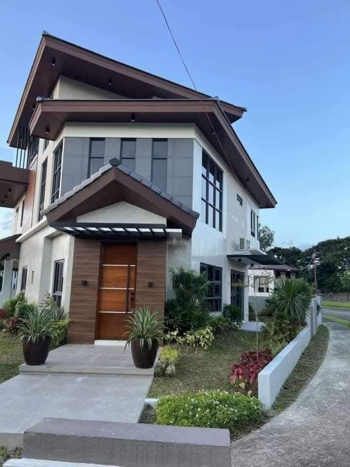 South Forbes Silang near Nuvali (Category: House & Lot) located in Carmona. Submitted by jylistings (Listing ID 1387113708, Image 3). Description: 🏠HOUSE AND LOT FOR SALE❗❗❗ 🛑South Forbes Bali Mansion 🛑Silang Cavite 🛑Near NUVALI and CALAX ➡️Open for Bank Financing ➡️Need 30% down payment ➡️Currently rented until November 2025 🔰Lot Area 277 sqm 🔰Floor Area 368 sqm 🔰3 Storey 🔰4 Bedrooms 🔰5 Toilet and Baths 🔰2 Powder Rooms 🔰2 Car Garage �