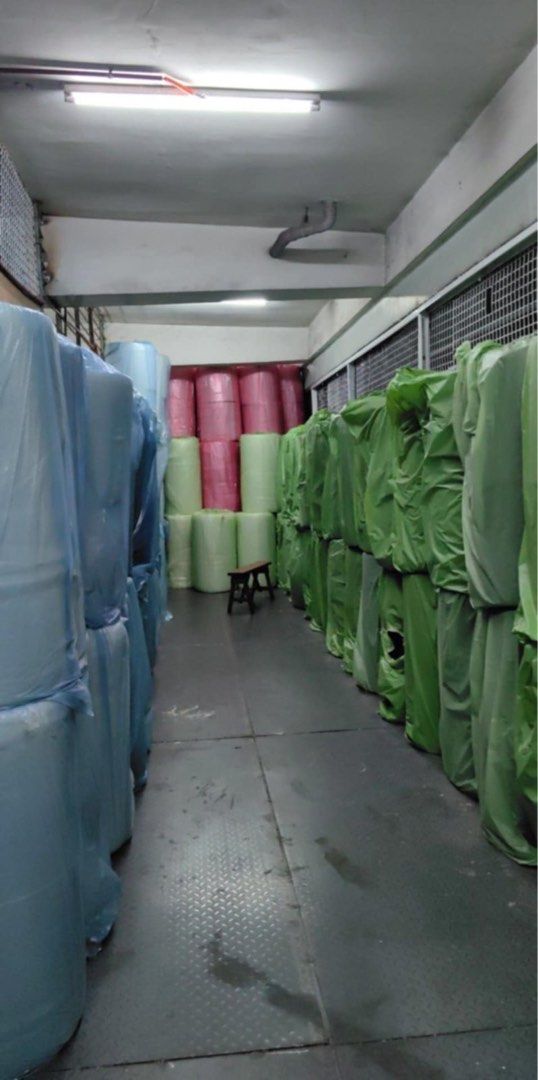 Standard bubble wrap 20*100, 40*100 (Category: Craft Supplies & Tools) located in Manila. Submitted by mry_rfl (Listing ID 1387096959, Image 2). Description: Standard bubble wrap 20*100 Black 370 Clear 420 40*100 Black 500 Clear 550.