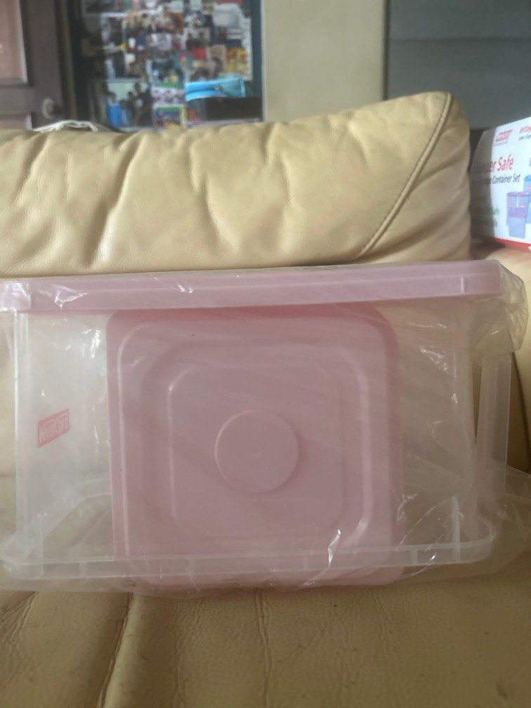 Storage boxes (Category: Storage Boxes & Baskets) located in Singapore. Submitted by vinco (Listing ID 1387060722, Image 1). Description: 3-pc Storage Container set.