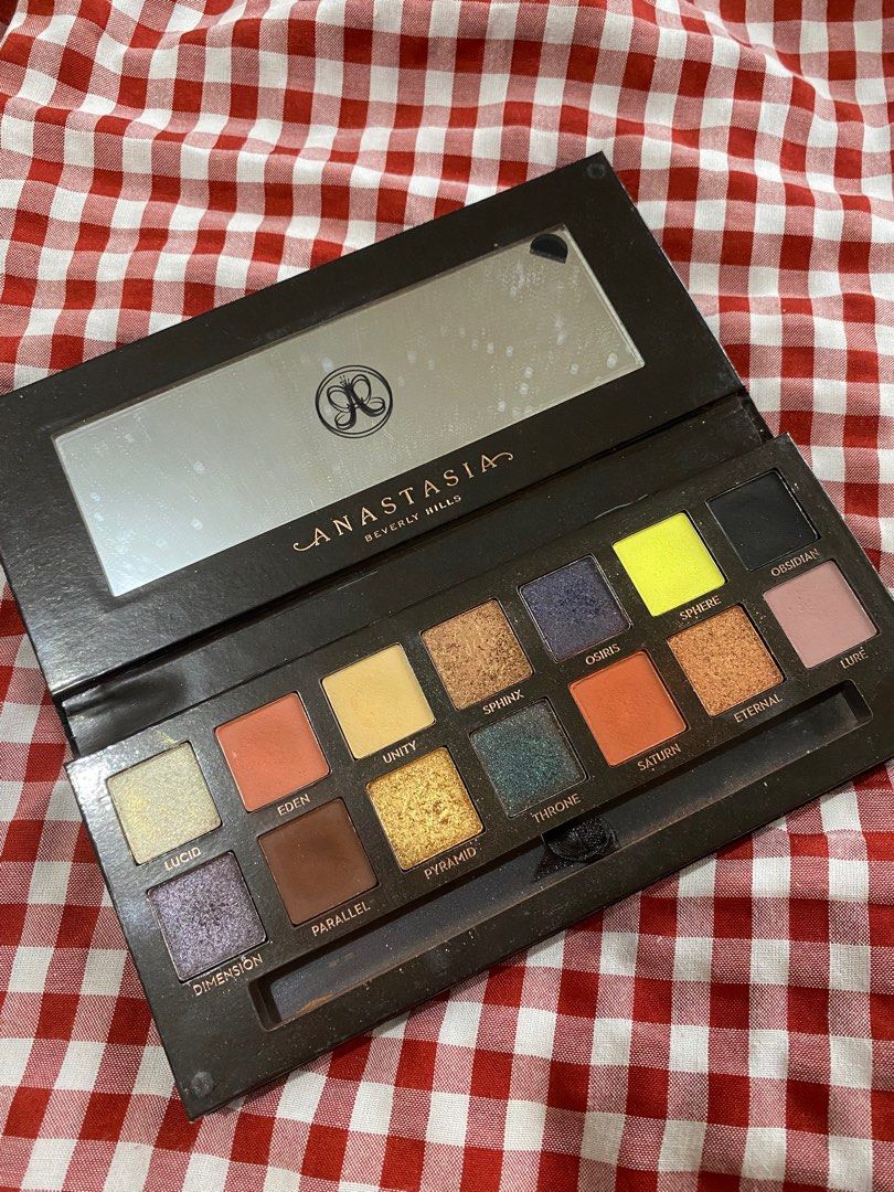 TAKE ALL EYESHADOW PALETTES (Category: Makeup) located in Paranaque City. Submitted by msperegreen (Listing ID 1387039668, Image 1). Description: Take all eyeshadow palette Rarely used Abh prism palette Natasha denona cup d & mini lila palette Take all for 1300.