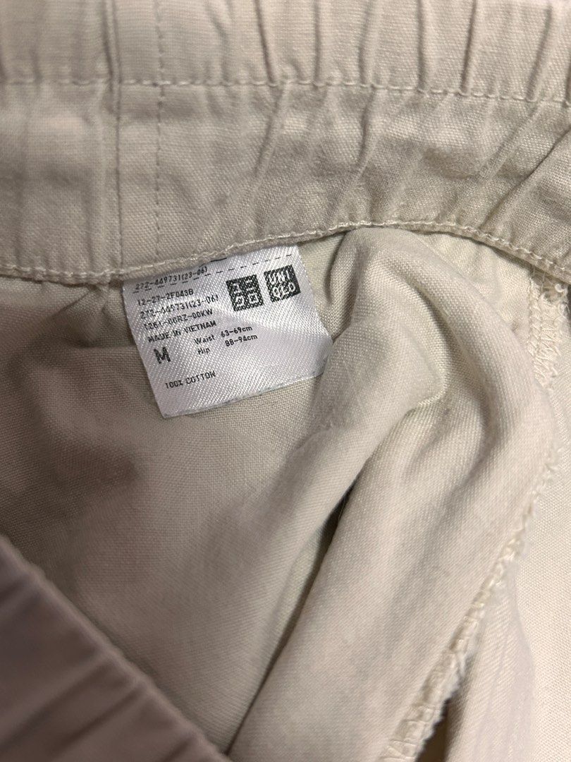 Uniqlo pants medium (Category: Other Bottoms) located in Binan City. Submitted by bellashops (Listing ID 1387121586, Image 3). Description: .