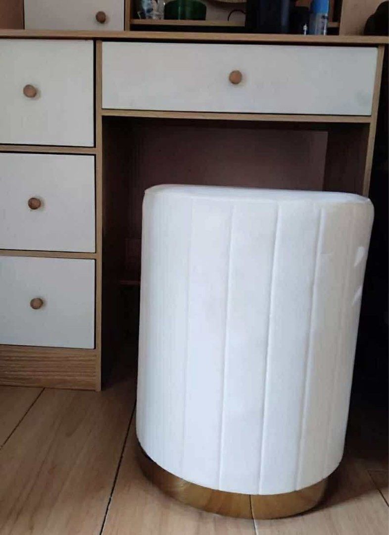 Val White Fabric Stool no storage (Category: Chairs) located in Manila. Submitted by dolorchris69891 (Listing ID 1387020372, Image 3). Description: White Fabric Stool no storage .