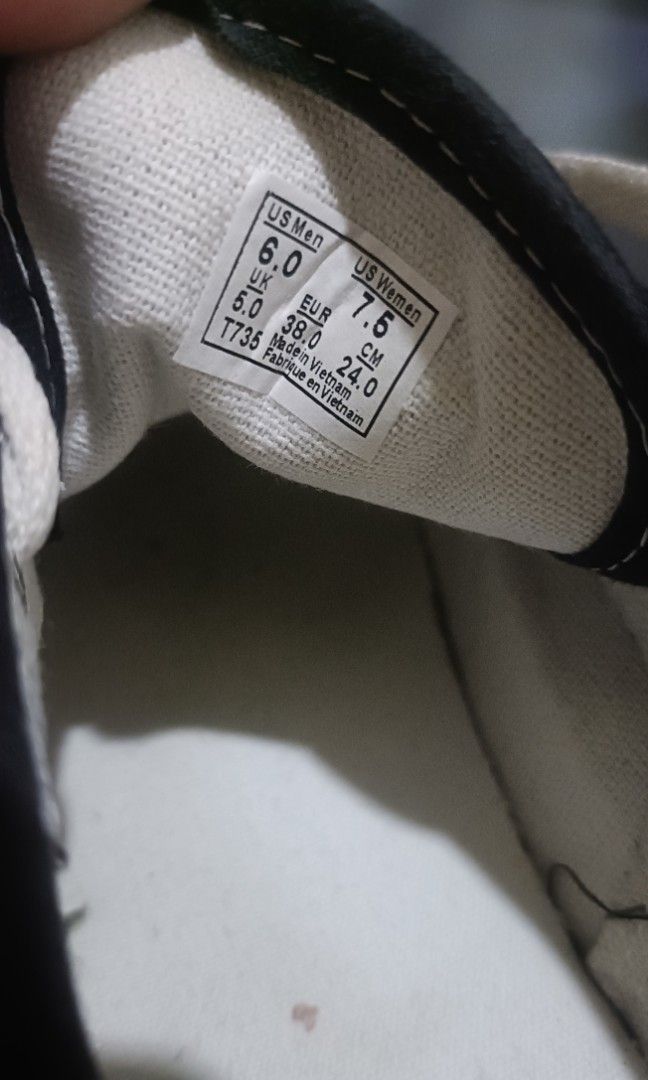 Vans - Black (Category: Sneakers) located in Quezon City. Submitted by MsMars (Listing ID 1387033153, Image 2). Description: Preloved RFS : Too big for my size Like new.