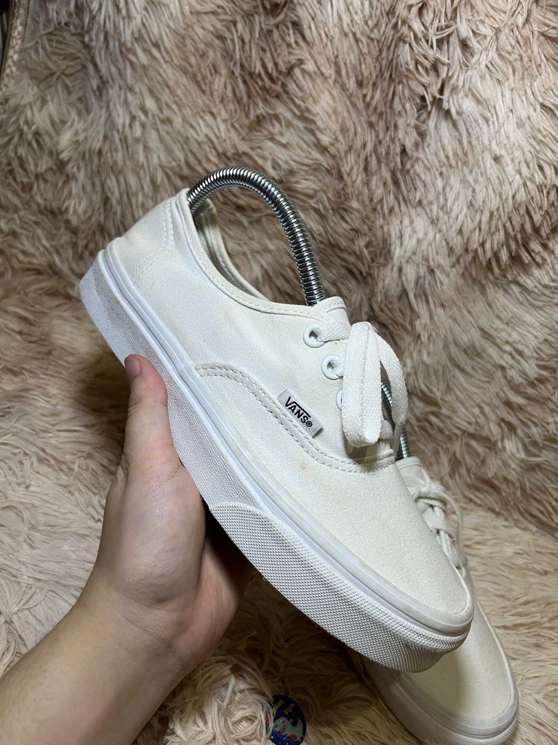 Vans authentic triple white (Category: Sneakers) located in Manila. Submitted by les97 (Listing ID 1387005312, Image 1). Description: .