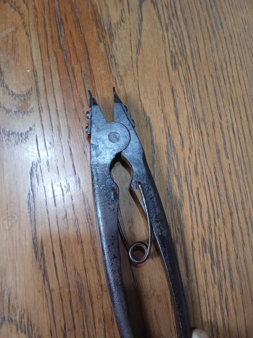 Vintage snap ring pliers good working condition Php750. (Category: Construction Tools & Equipment) located in Taytay. Submitted by abeatrice77985 (Listing ID 1387038269, Image 1). Description: Vintage snap ring pliers good working condition Php750..