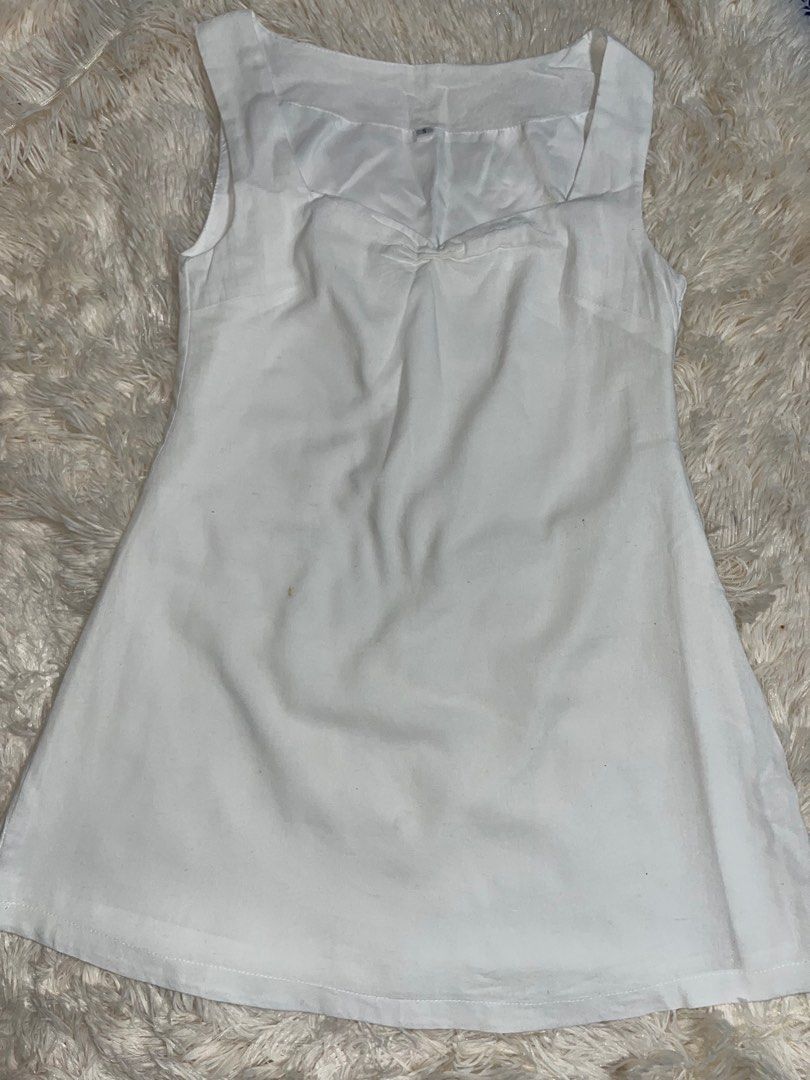 White Dress (Category: Dresses) located in Taguig. Submitted by mafrd (Listing ID 1387047961, Image 1). Description: .