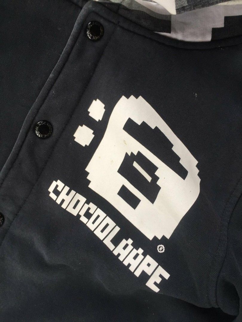 Aape hoodie (Category: Activewear) located in Manila. Submitted by reithrift (Listing ID 1387237918, Image 2). Description: Dimes 👇 Width: 20 Lenght: 26 issue: discoloration sa ribbings colorate: 8/10 Pls manage your expectation this is not a brandew this is thrifted item happy shopping!!.