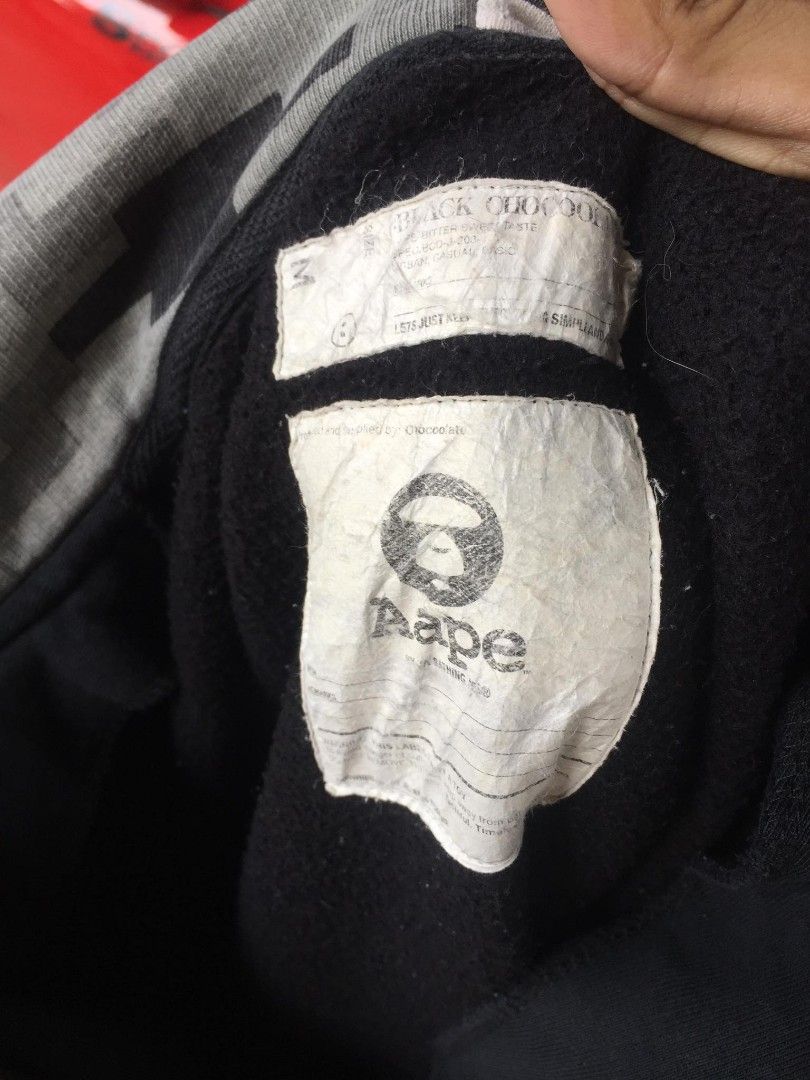 Aape hoodie (Category: Activewear) located in Manila. Submitted by reithrift (Listing ID 1387237918, Image 3). Description: Dimes 👇 Width: 20 Lenght: 26 issue: discoloration sa ribbings colorate: 8/10 Pls manage your expectation this is not a brandew this is thrifted item happy shopping!!.