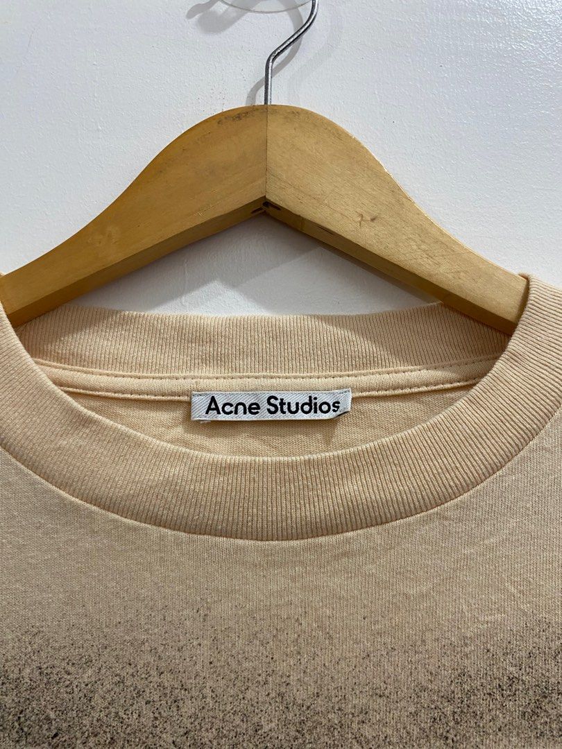 ACNE STUDIOS ELICE PRINTED COTTON TSHIRT (Category: Luxury Apparel) located in Naga. Submitted by sislovesme (Listing ID 1387218406, Image 3). Description: •9.5/10 CONDITION •NO FLAWS •SIZE M ON TAG •WIDTH 22.5 INCHES •LENGHT 30 INCHES.