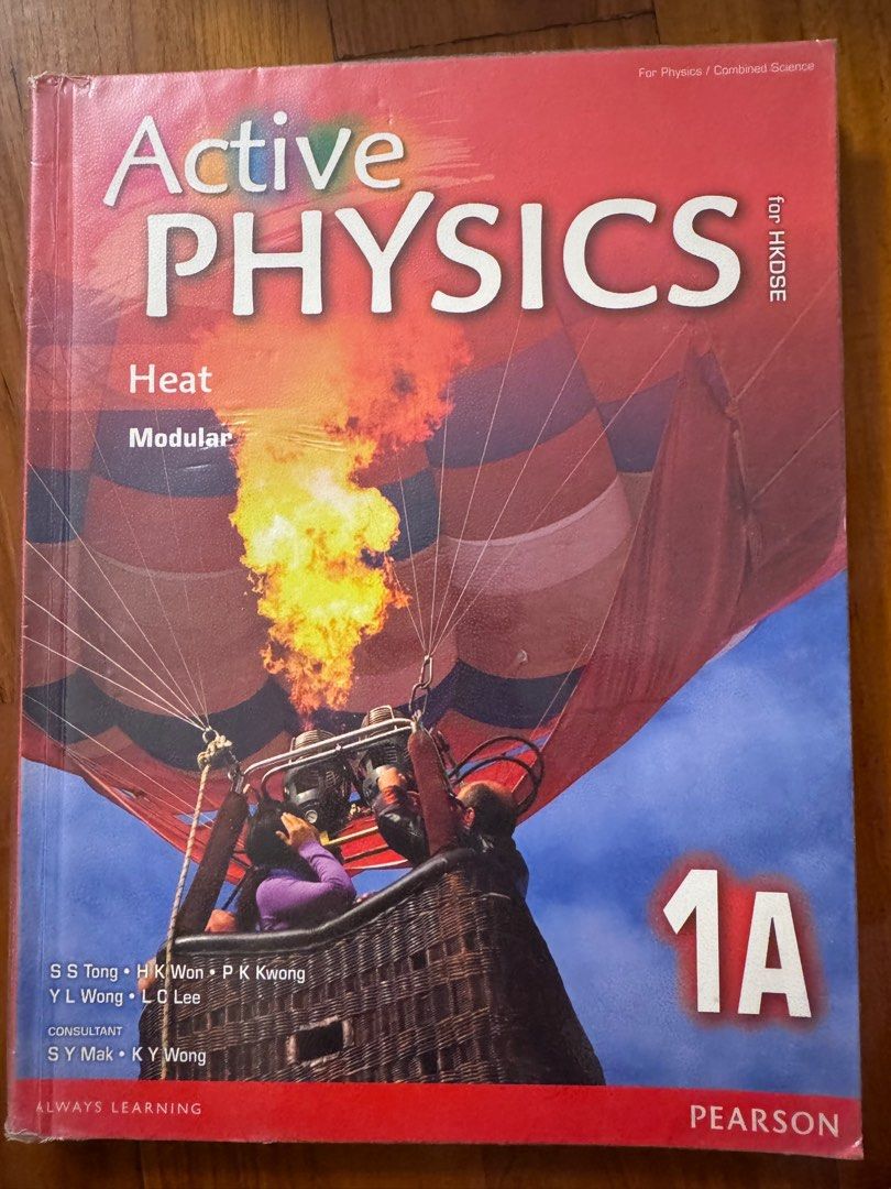 Active Physics 1A （分類：教科書）位於 Hong Kong。 由 fionaaaaaar 提交（商品編號 1387160664，圖片 2）。簡介： 這是一本Active Physics 1A 熱學教科書，適用於香港中學文憑考試。由Pearson出版。書本封面印有熱氣球的圖片。ISBN為978-988-229-803-3。。