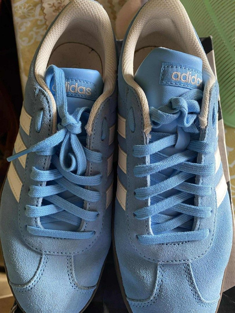 Adidas VL Court 2.0 (Category: Sneakers) located in Pasay City. Submitted by jast18 (Listing ID 1387311877, Image 1). Description: Adidas VL Court 2.0.