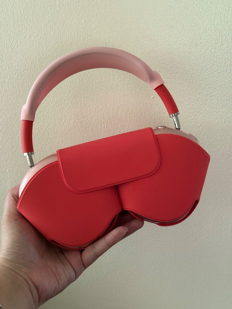 Airpods Max Pink (Category: Headphones & Headsets) located in Mandaluyong City. Submitted by ceskie0114 (Listing ID 1387220734, Image 2). Description: Airpods Max Pink Barely used With free case. Comes with box and original cable charger..